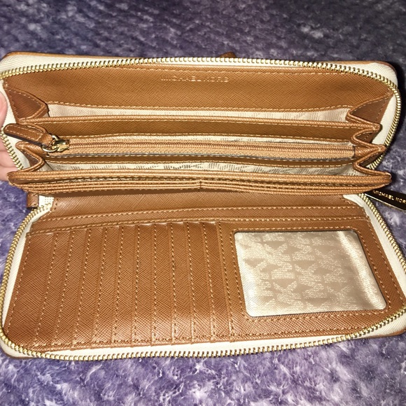 Michael Kors Purse & Wallet (EUC) - Picture 2 of 8